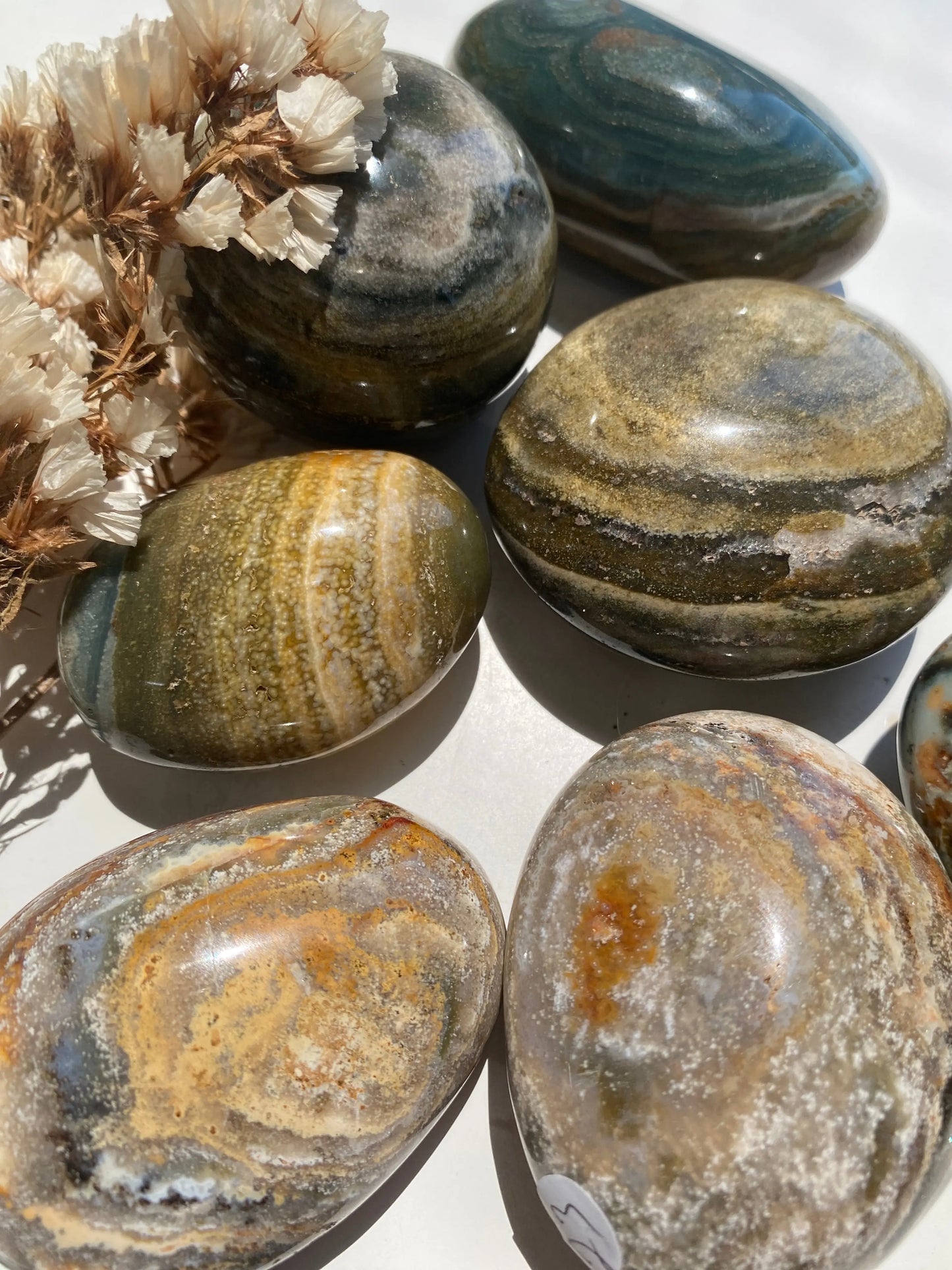 קריסטל אושן ג'ספר מהצד