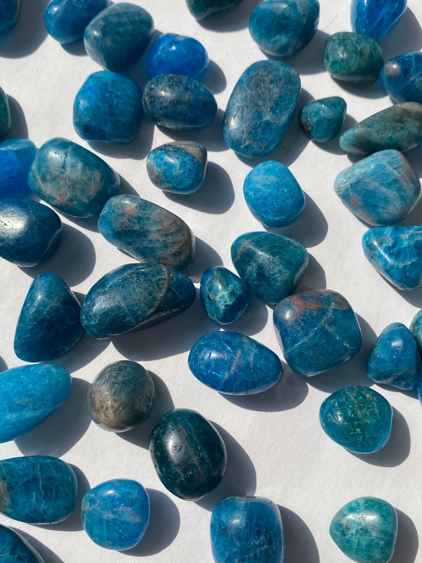 אפטייט כחולה חלוק נחל | תקשורת בהירה | צמיחה | הגשמת מטרות Phoenix Crystals - פניקס קריסטלים