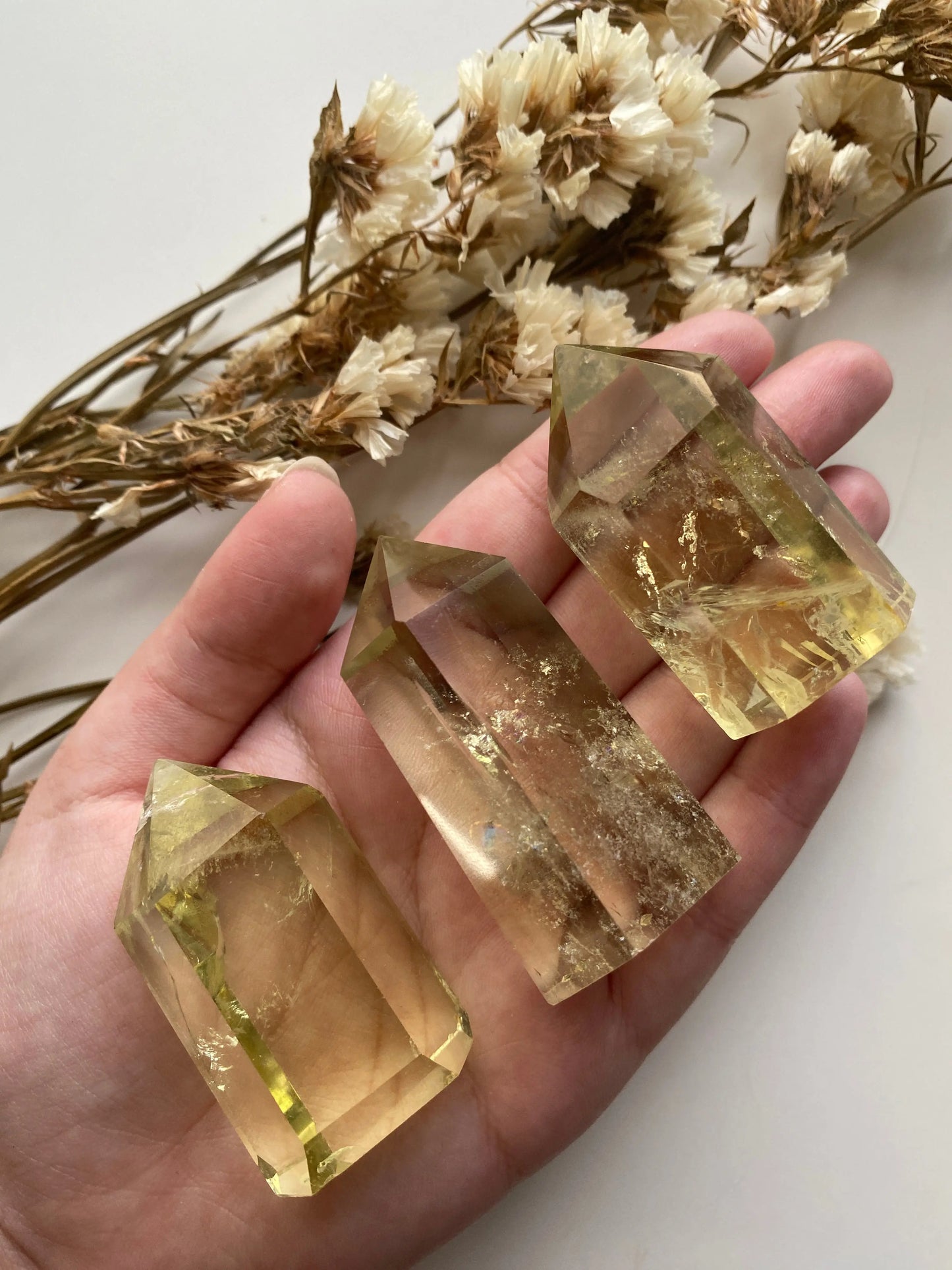 קריסטל סיטרין בצורה של עמוד