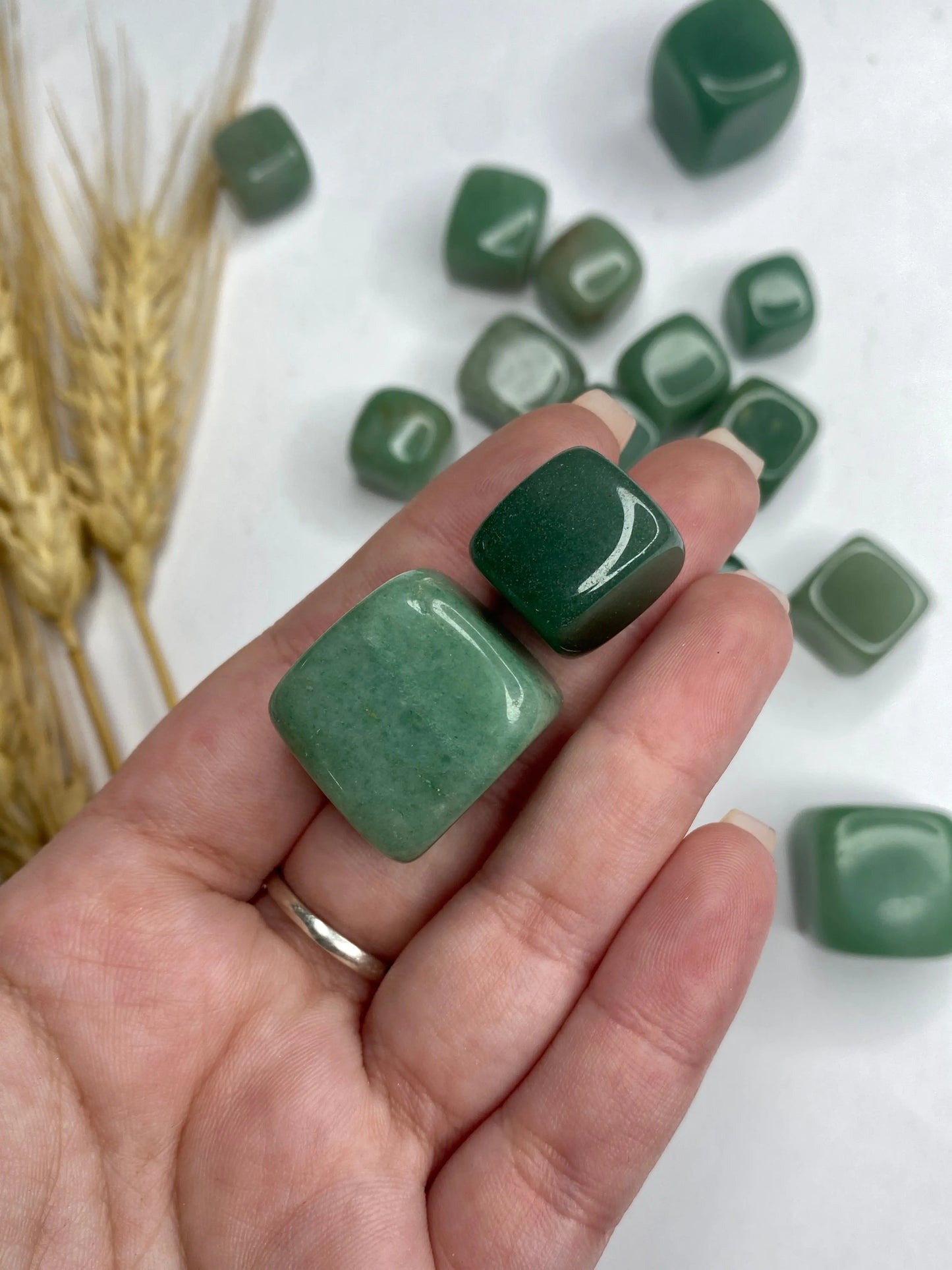 אוונטורין ירוקה קוביה חלוק נחל | שפע | בריאות | אופטימיות Phoenix Crystals - פניקס קריסטלים