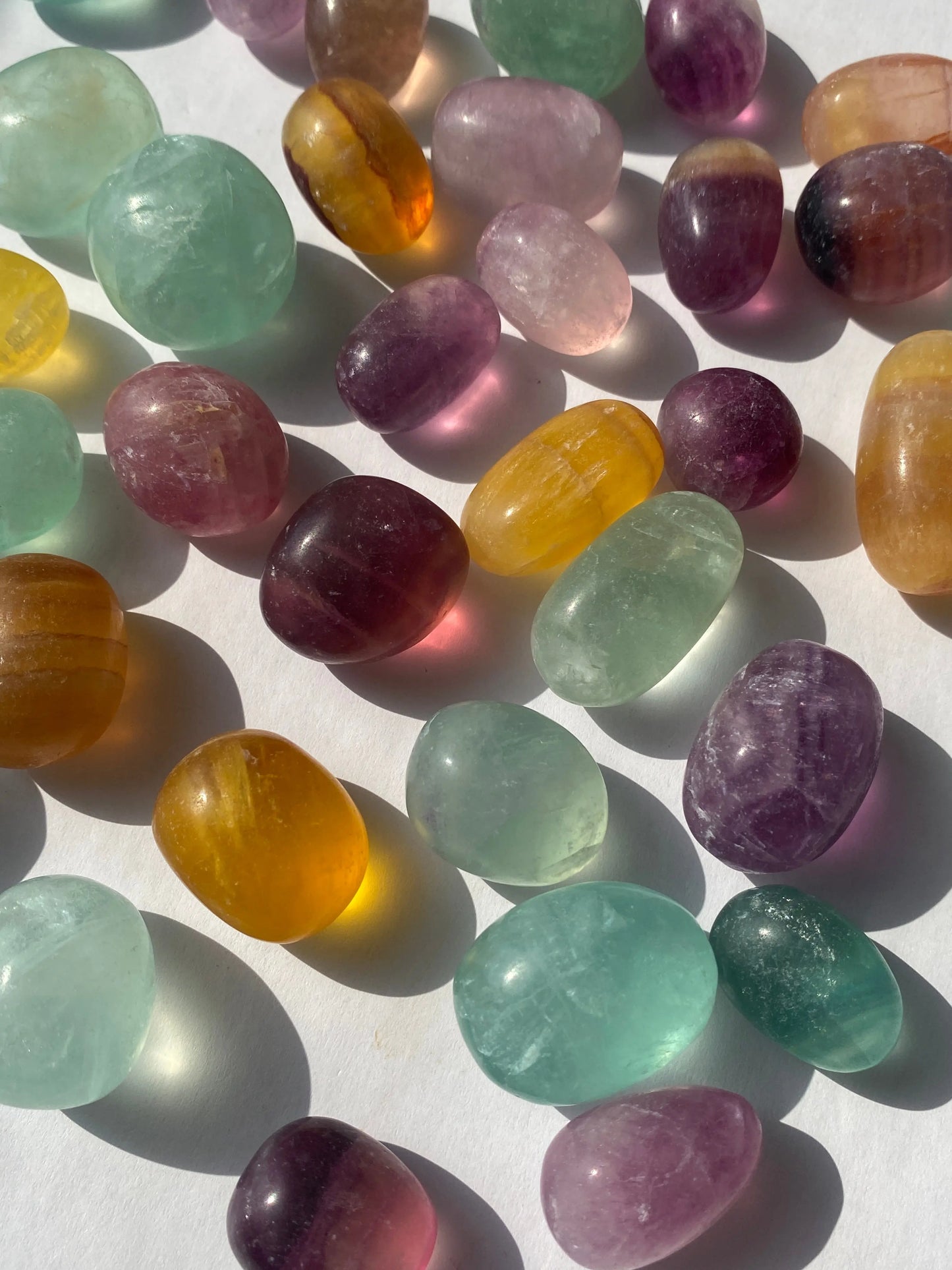 פלואוריט חלוק נחל | רוגע | ריכוז | אינטואיציה Phoenix Crystals - פניקס קריסטלים