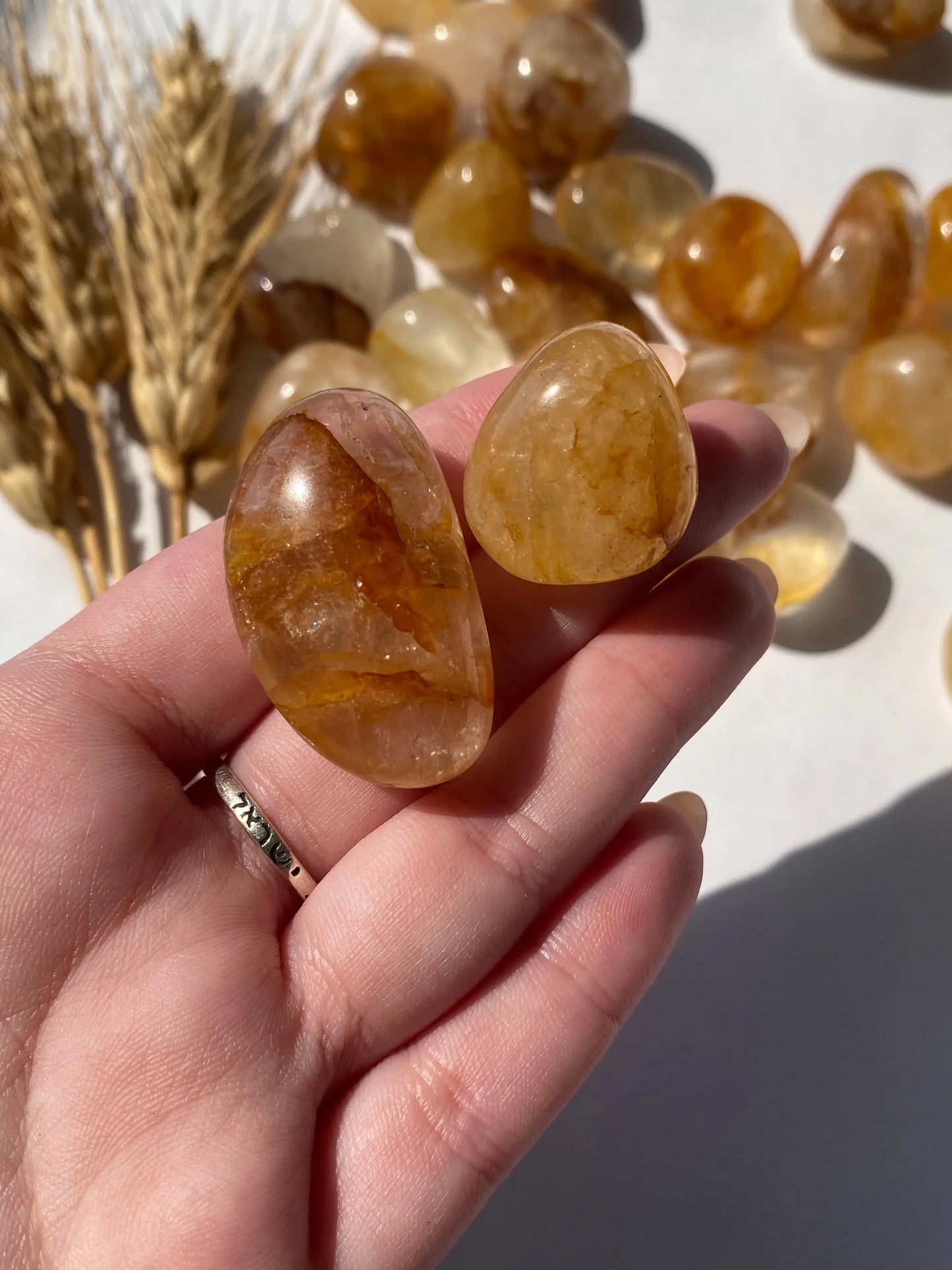 גולדן הילר חלוק נחל | ריפוי עמוק | איזון | חיבור לאור Phoenix Crystals - פניקס קריסטלים