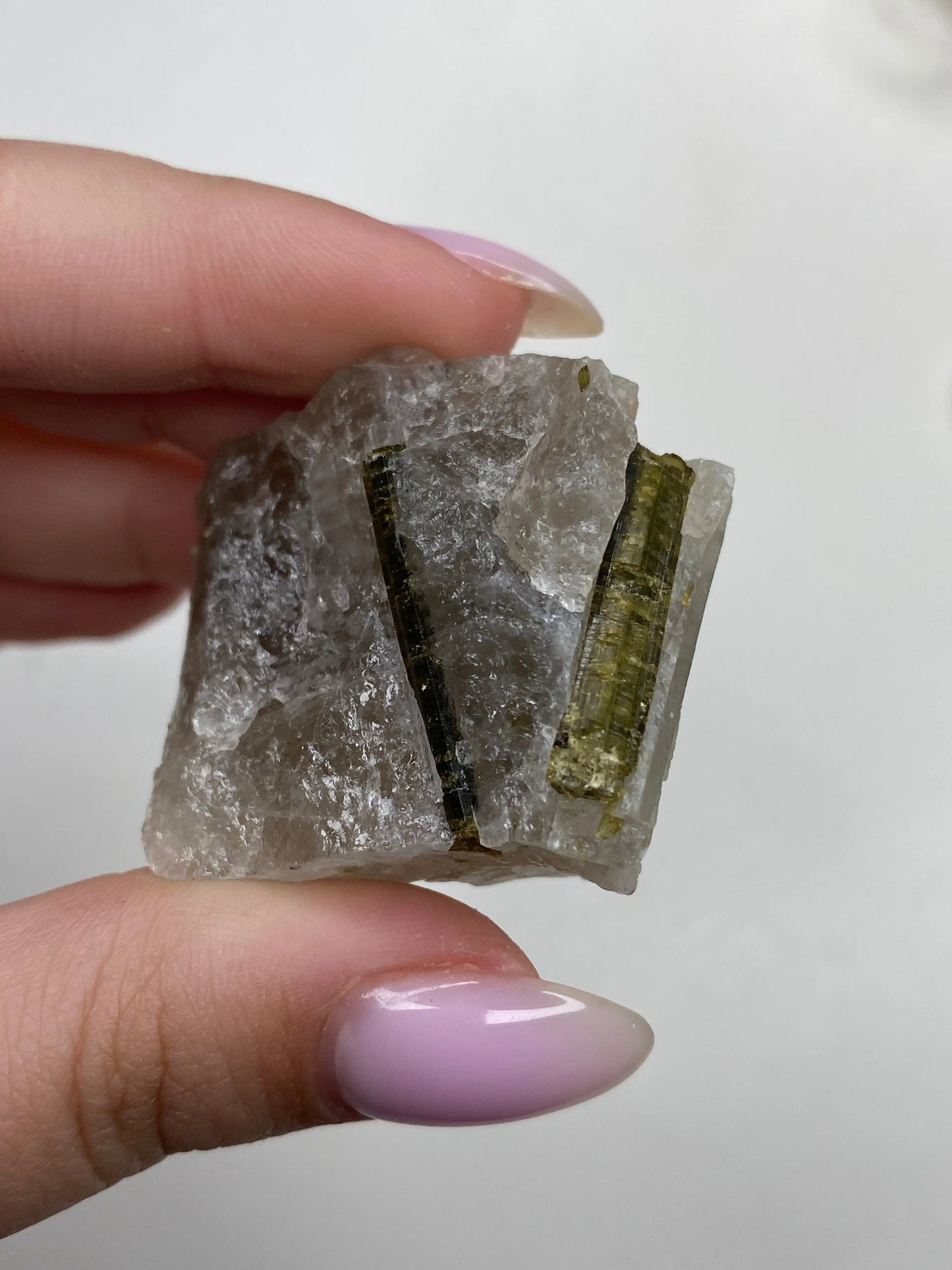 טורמלין ירוקה הסמוקי קוורץ גולמי | פתיחת הלב | חיזוק | יציבות Phoenix Crystals - פניקס קריסטלים